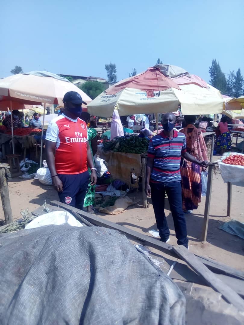 SectorKinyinya's tweet photo. @SectorKinyinya Itsinda ryubuyobozi bw'Umurenge wa KINYINYA n'Inzego z'Umutekano &amp; Youth volunteer bari mugikorwa cyo kugenzura iyubahirizwa @gatjmv @PudenceR @CityofKigali @Gasabo_District @umwigemepo @ngangare1 @RwandaLocalGov https://t.co/S3SkDfMyCd