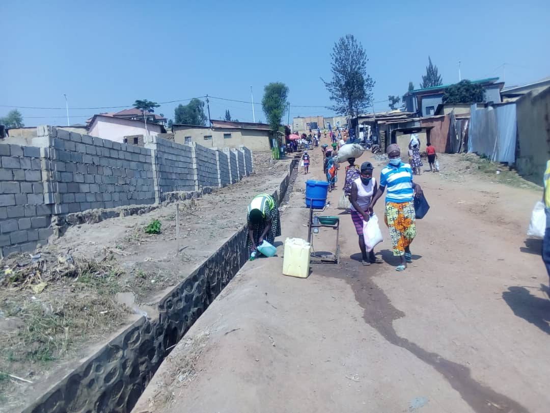 SectorKinyinya's tweet photo. @SectorKinyinya Itsinda ryubuyobozi bw'Umurenge wa KINYINYA n'Inzego z'Umutekano &amp; Youth volunteer bari mugikorwa cyo kugenzura iyubahirizwa @gatjmv @PudenceR @CityofKigali @Gasabo_District @umwigemepo @ngangare1 @RwandaLocalGov https://t.co/S3SkDfMyCd