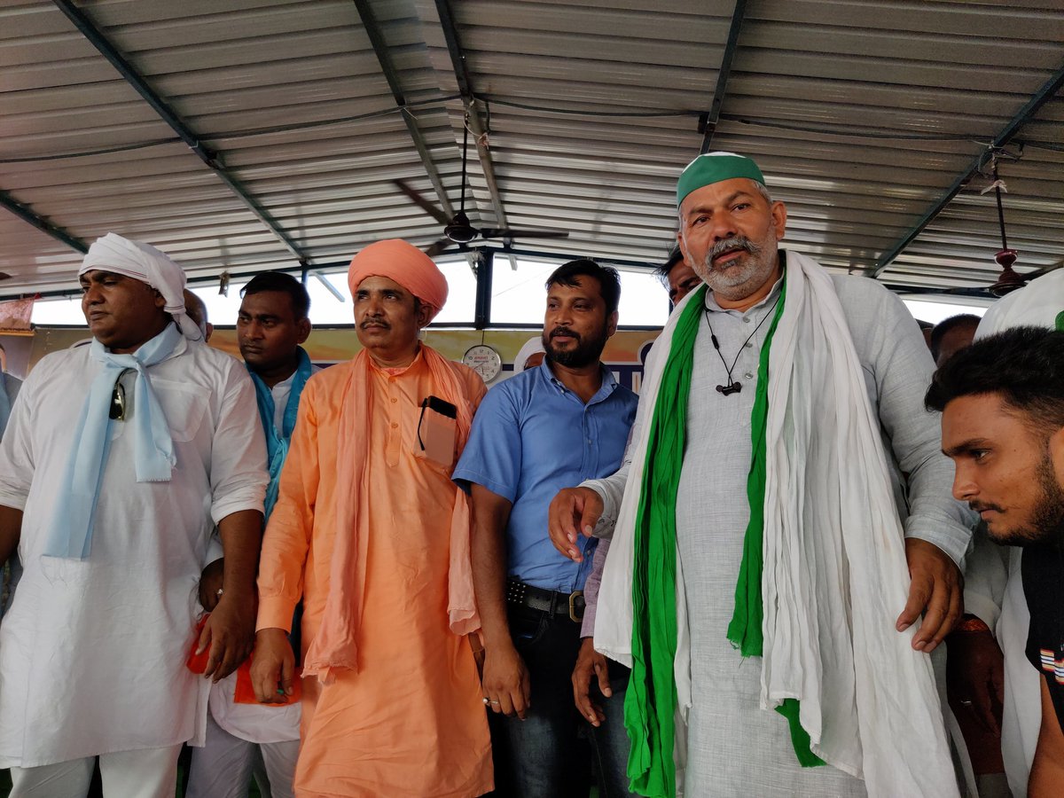 RakeshTikaitBKU's tweet photo. बाल्मीकि किसान पंचायत गाजीपुर बॉर्डर मैं शामिल हुए बाल्मीकि समाज के कई नेता कहा कि समाज को किसान से लड़ने की   साजिश को कामयाब नही होने देंगे।
#FarmersProtest 
@AHindinews @PTI_News @Kisanektamorcha @bstvlive @AmarUjalaNews @punjabkesari @PMOIndia @down2earthindia https://t.co/ifhTvdWky5