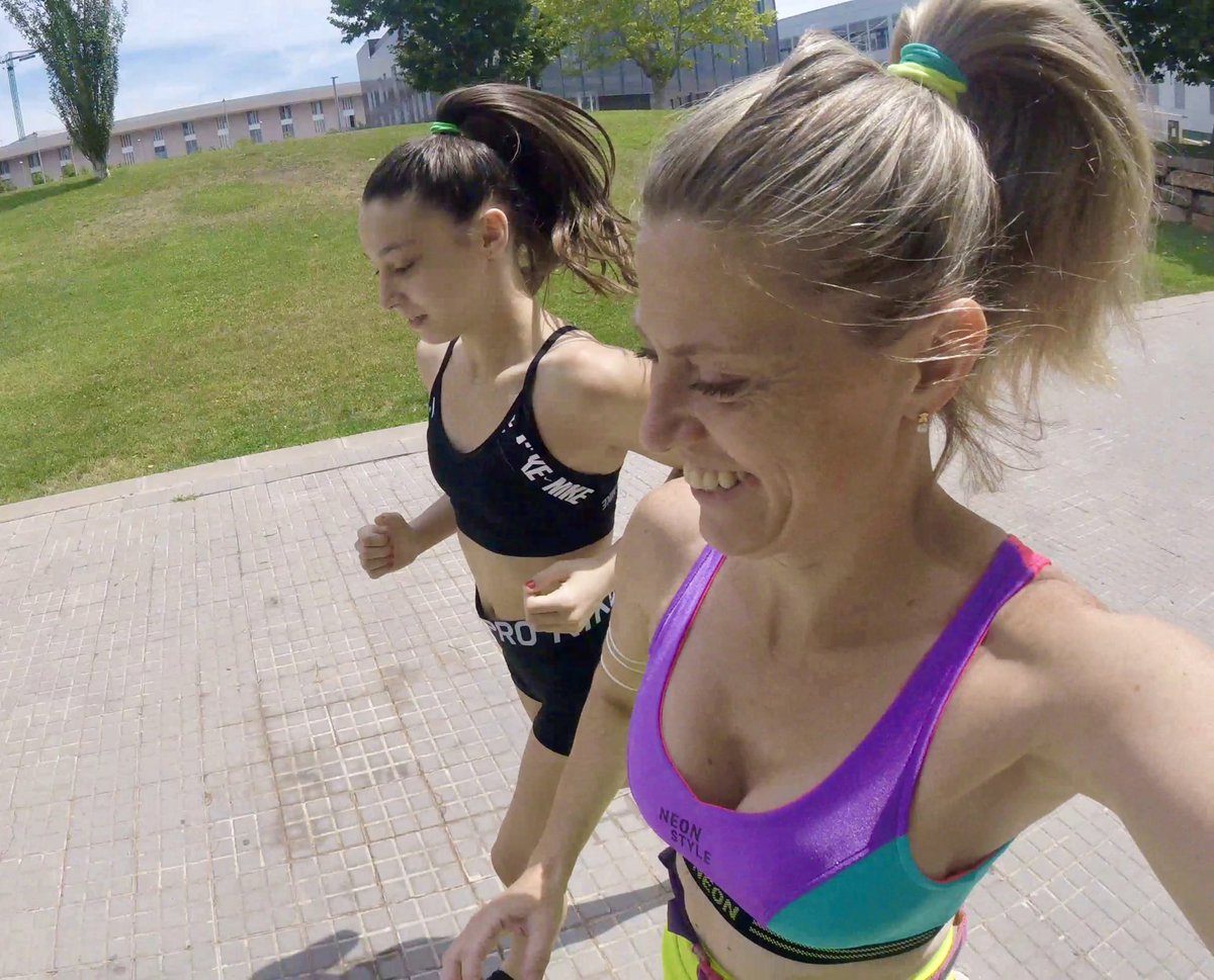 enfermerarunner's tweet photo. Correr con mi hija😍#4kms #KMSXELA https://t.co/NjvnaOE1vY