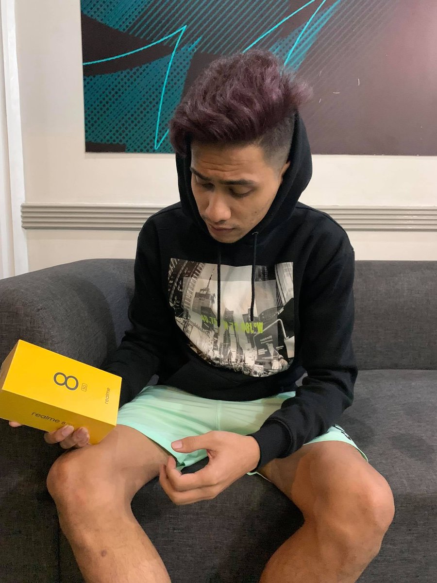 realme_ph's tweet photo. AkosiDogie is trying out the #realme85G that gives nothing but Speed to Infinity!
Get yours for only P11,990 available nationwide!
#CaptureInfinitywith8Series #CaptureInfinitePossibilitieswith5G https://t.co/gdLOJWVWTa