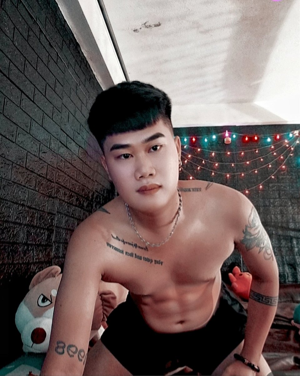 Trong cuộc sống .... 
Có những mối quan hệ 
Vừa nhìn ... đã... Muốn quan hệ !!!