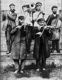 josebatav3's tweet photo. Klezmer musicians at a wedding, Ukraine, ca. 1925 https://t.co/NS1VYS0lRu