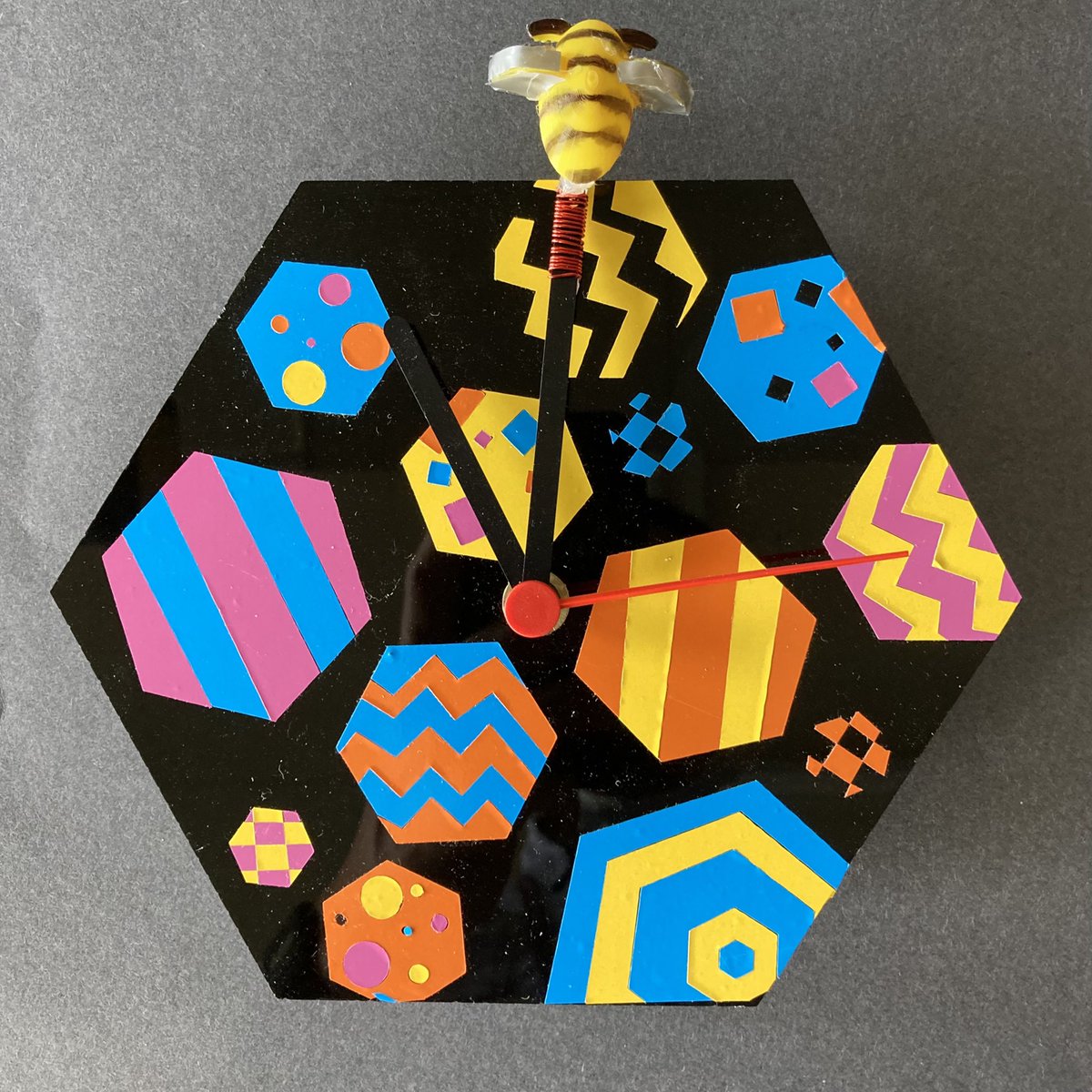 SuttonHighDT's tweet photo. Fantastic pop art clocks by Year 8s! #popart #dt #clock https://t.co/oB6VwngBhX