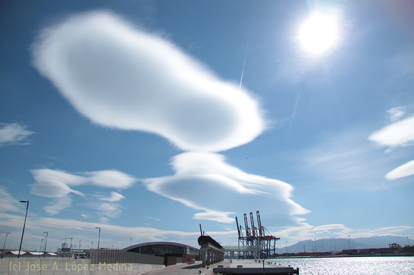 ecazatormentas's tweet photo. Las #nubes actúan a modo de limpiadoras de la atmósfera gracias a los radicales #hidroxilo que portan.

Os contamos más detalles en nuestro blog: https://t.co/rkOP8lPxmD https://t.co/nQcSCEWkGb
