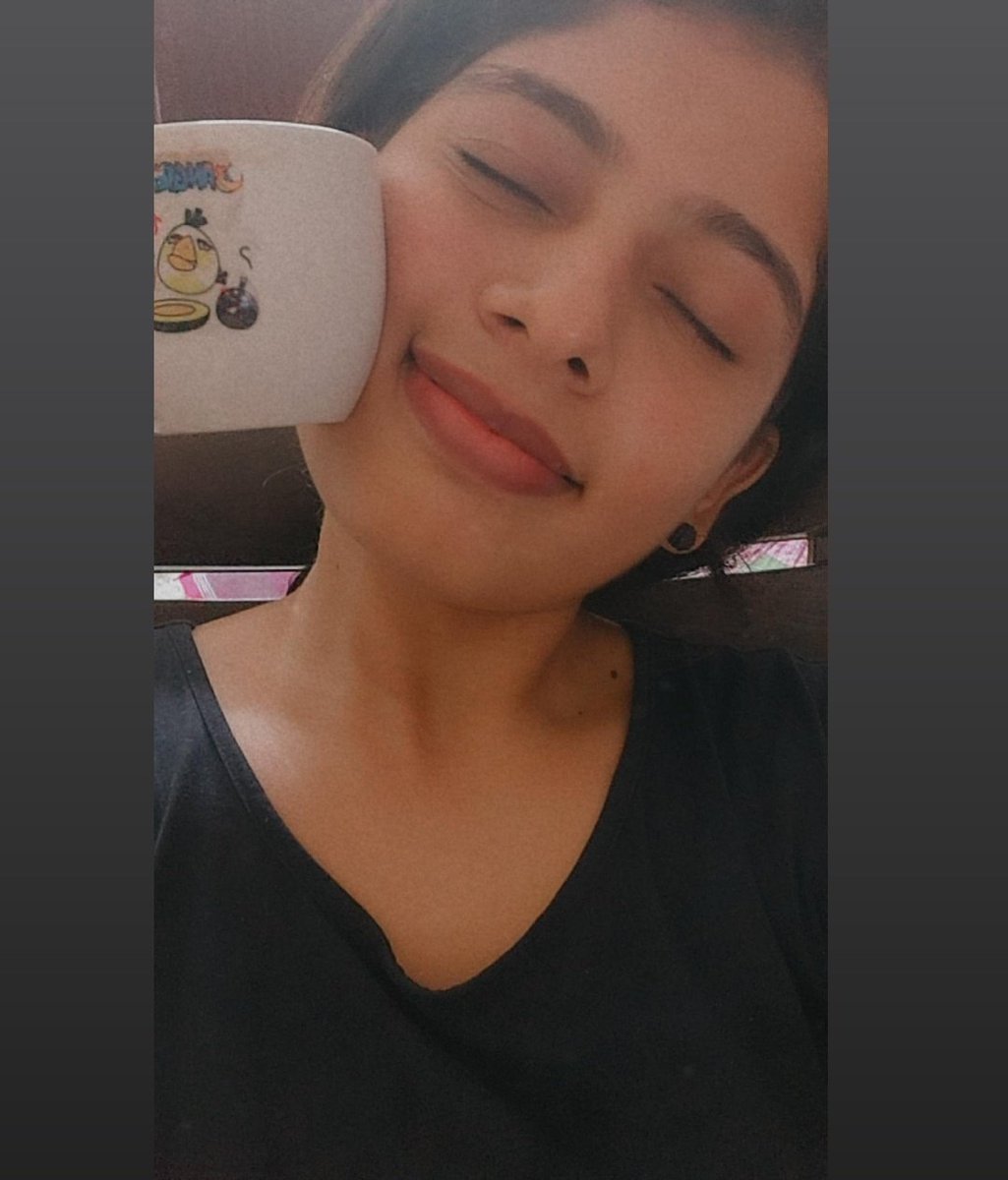 sameerawwww's tweet photo. Who else loves doing this?
Placing your hot cup on all over your face once you're done with drinking #tea or #coffee
.
#MondayMotivation #mondaythoughts #MondayMorning #GreenTea #Coffeecup #creativeshot #teashot #chai #Writers #writer #writerscommunity #WriterChronicles https://t.co/LsNTwLAHrw