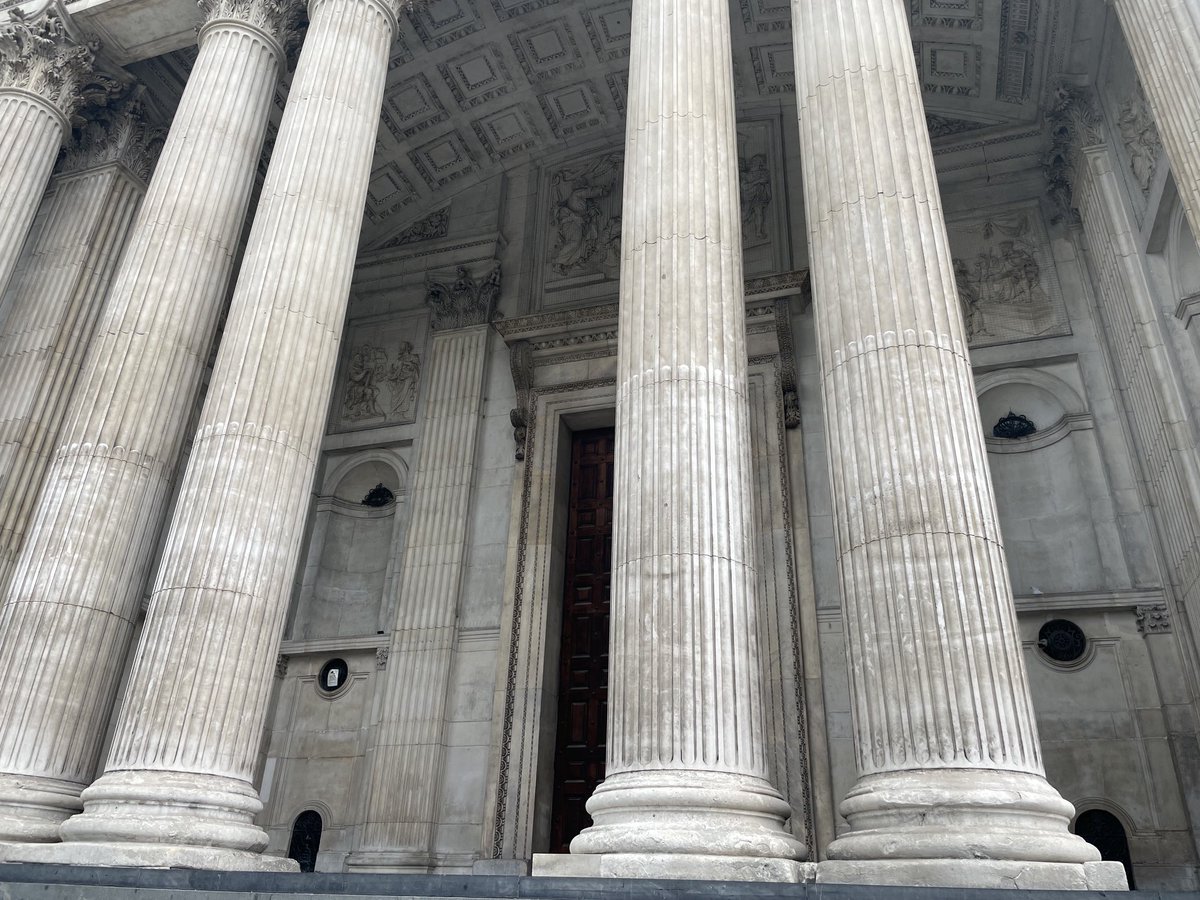 RebeccaVHarris's tweet photo. Privileged to be able to represent dentistry at the #NHSBirthday #NHS73 St Paul’s Cathedral ‘to offer thanks for those who envisaged and realised a system of healthcare available for all regardless of their wealth’ 1/3 https://t.co/loRiMCvtAl