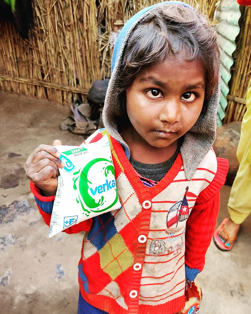 SorenBulbul's tweet photo. Milk Bank Campaign by @aashmanfoundation focuses on children who do not have access to milk. They dream to have milk in their diet. It nothing cost but only 25 rupees to donate 1 packet of milk for a child. Join campaign #milkbankcampaign #aashmanfoundation #teamaashmanfoundation https://t.co/za3i5GpC8g