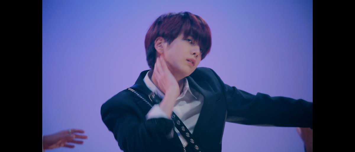 Miro 社畜 亀でごめーーん 片手で開けるとこカッコいい ヨンフンだから良いけど 他の人だったら あ 今はまだ飲まないんですけど ってなりそう 隠し芸のときにリビル流れたのも萌えたし ここのヨンフン美しすぎて何度も巻き戻して見た