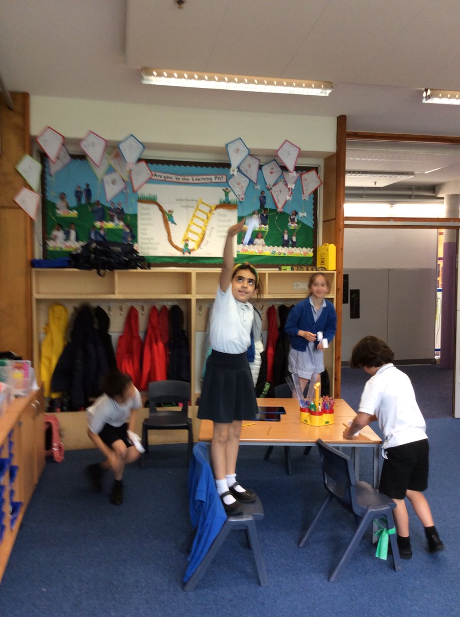 BSNJSV's tweet image. #JSVY3 investigating seed dispersal. How can we make our seeds fly?