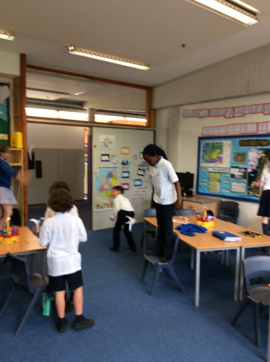 BSNJSV's tweet image. #JSVY3 investigating seed dispersal. How can we make our seeds fly?
