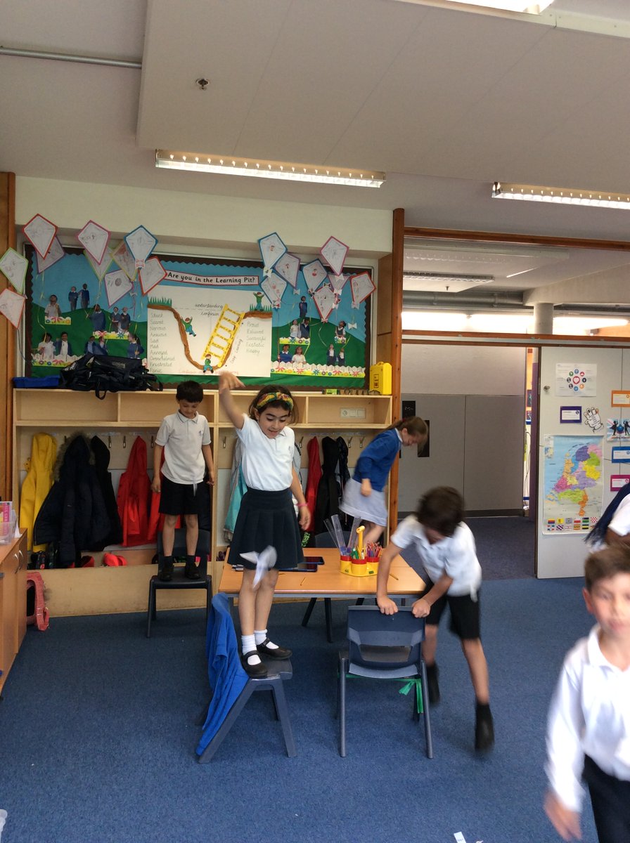 BSNJSV's tweet image. #JSVY3 investigating seed dispersal. How can we make our seeds fly?