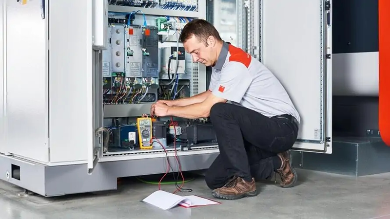 судовое электрооборудование и средства автоматики. сборка шкафов автоматики. контрольно измерительные приборы и системы автоматизации. обслуживание и ремонт средств автоматизации. 18 электромонтажник электрических сетей и электрооборудования.