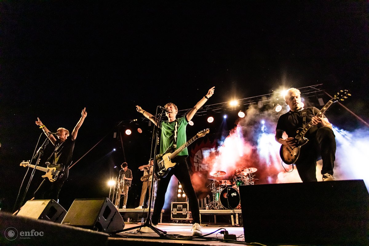 TORNAREM! 
Aviat més concerts. On hem de vindre a tocar? 😃
📷 <a href="/EnfocFoto/">Enfoc Fotografia</a> 🔥 Seguiu-los!