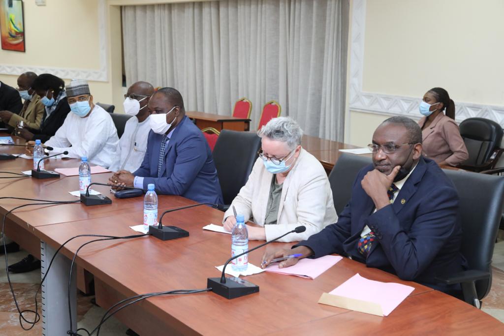 ChoguelKMaiga's tweet photo. J'ai reçu ce lundi 5 juillet 2021 une délégation du Comité Local CEDEAO de suivi de la transition. Après les échanges fructueux, les membres dudit comité se disent satisfaits et convaincus de mes arguments avancés. https://t.co/B2DlclywXw