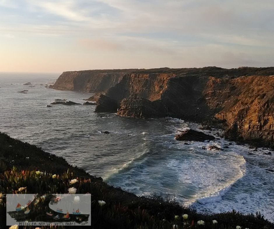 MAREscience's tweet photo. After all what stopped #offshore  #Oil and #gas  #drilling  in Portugal? #newstudy MARE researcher Bruno Pinto and from @ISCTEIUL Paula Castro.  
 @FrontiersIn 
https://t.co/4EEketWkHE https://t.co/ss57bEE0ZW