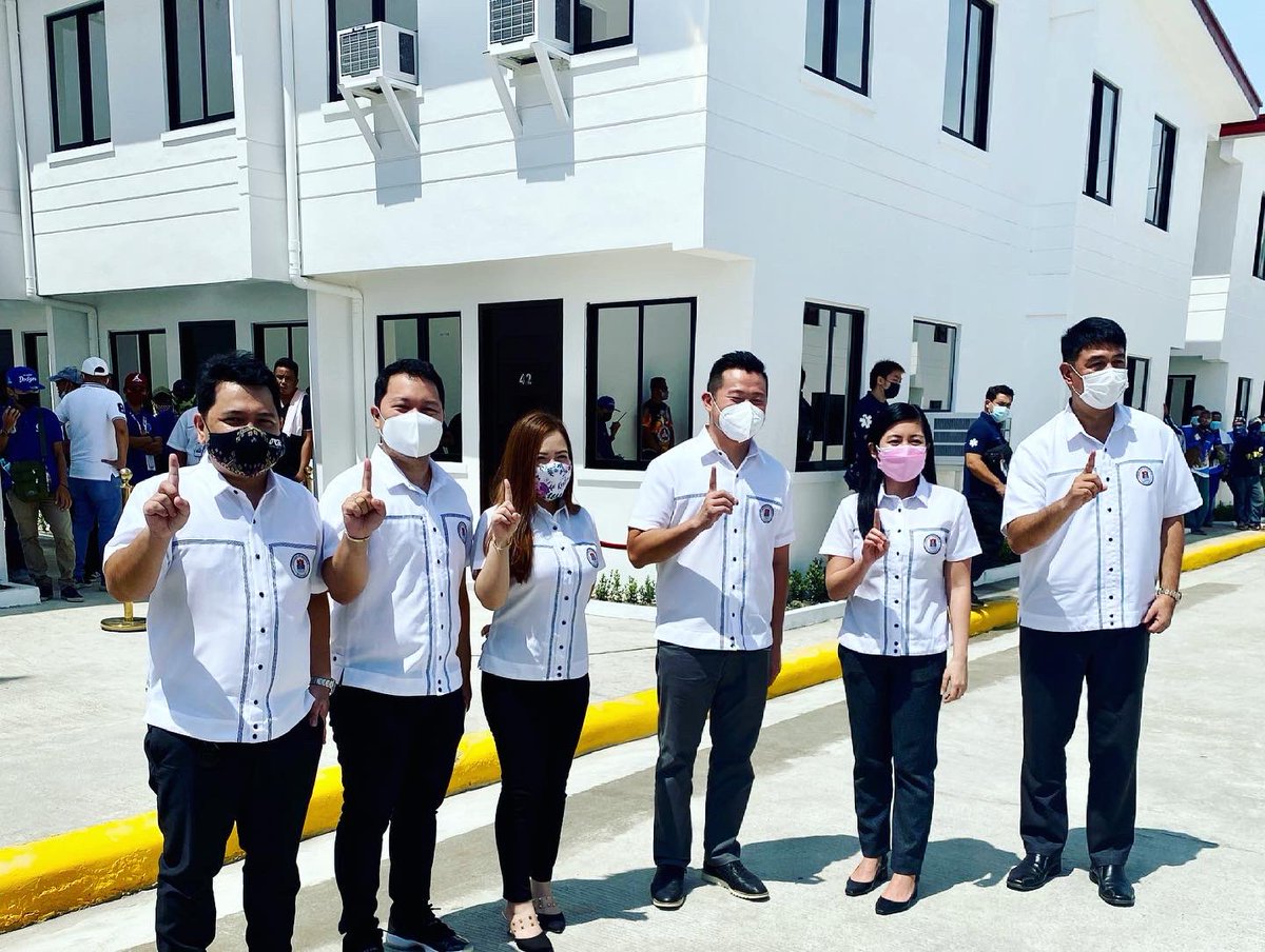 ortega_charry's tweet photo. Basecommunity Inauguration &amp; Awarding of Units. Maraming Salamat po Yorme Isko Moreno &amp; Vice Mayor Honey. ♥️♥️♥️

With Chairman Diana Espinosa and Council. 

#manilagodfirst 
#bagongmaynila 
#baseco #district5 #manila
#Godisgood
📸: Gerry Ele https://t.co/GY9lscsQSl