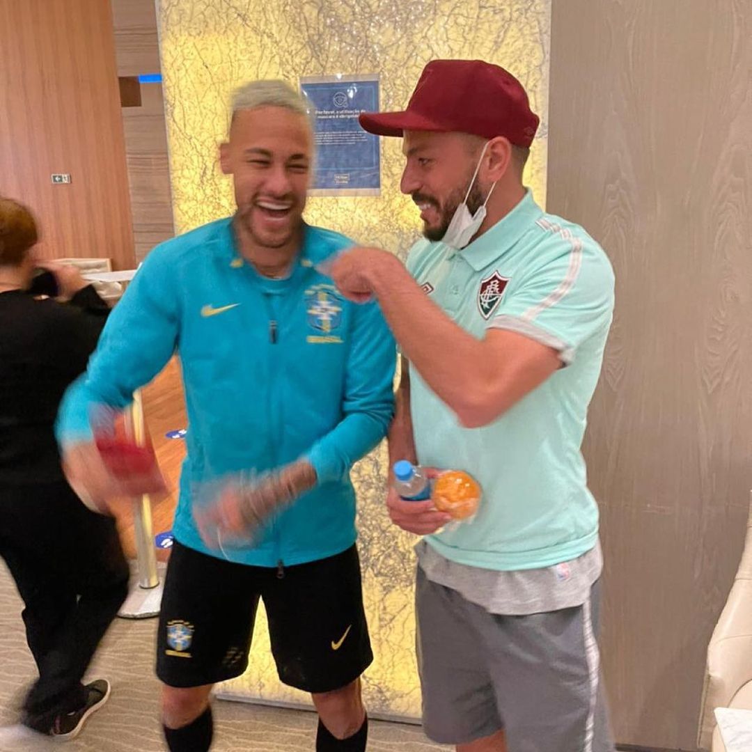 yagofelipe20's tweet photo. Pedi pra tirar uma foto com esse fenômeno e ele ficou esperando, aí falei que era do celular dele pra ele mostrar pros amigos 😂😂😂😂

Primeira vez que vi pessoalmente e que sensação top. Deus te abençoe e te guarde 🙏🏽🙌🏽 https://t.co/5uVspM79VP