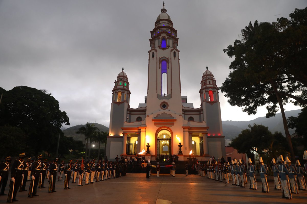 📰|| GJ Padrino López: "Hoy es un día de victoria para el pueblo de Venezuela"
Enlace: bit.ly/2SO8eRf