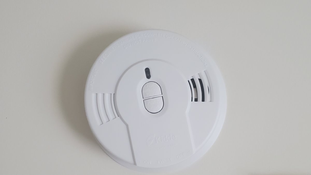ESFIdotorg's tweet photo. Remember to test your smoke alarms monthly and replace your batteries yearly. Every home needs a working #smokealarm in each bedroom, outside sleeping areas, and on every level, including the basement. Also test your #COalarms, #AFCIs, and #GFCIs monthly: https://t.co/GHHClIMnch https://t.co/coSOoQgaaS