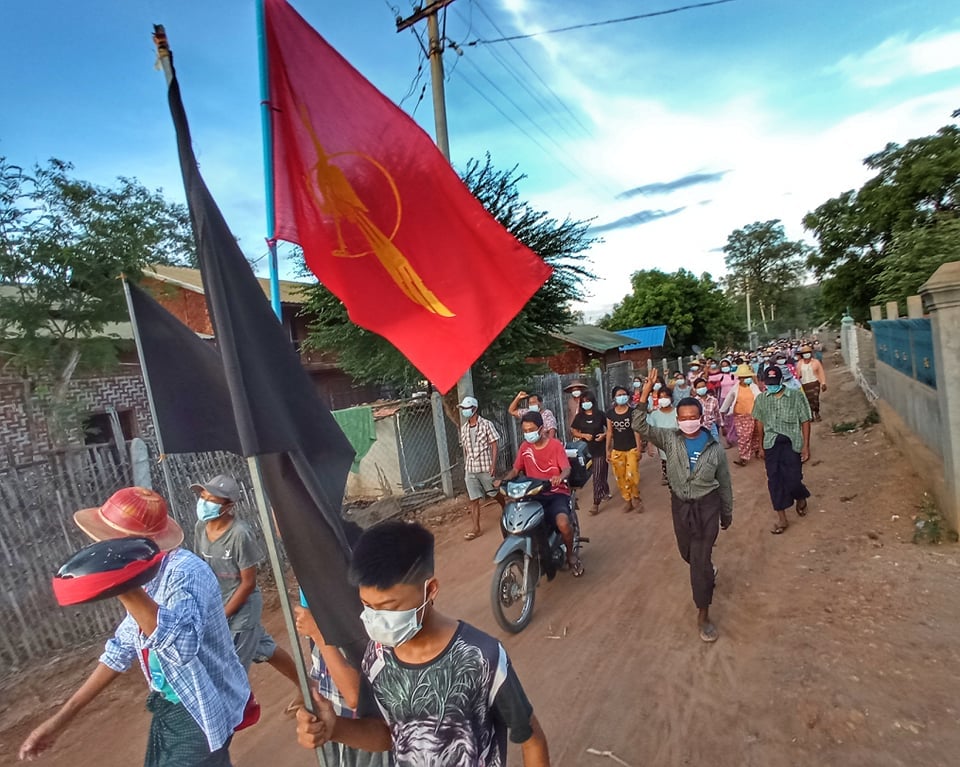 Khithitofficial's tweet photo. ဆားလင်းကြီးမြို့နယ် ဖောင်းကားကျေးရွာတွင် ယနေ့ ဇူလိုင်လ ၅ရက်နေ့က အကြမ်းဖက် စစ်အာဏာရှင် ဆန့်ကျင်ရေး ချီတက် ဆန္ဒပြမှု မြင်ကွင်း https://t.co/0wKzaQSzxD