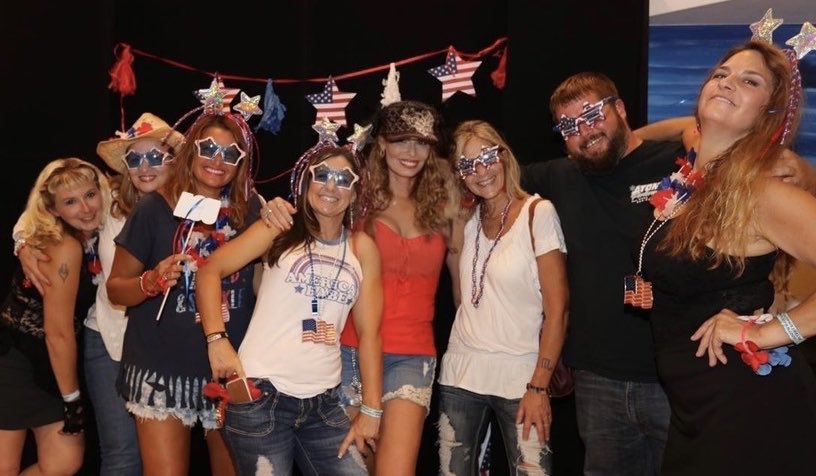 HTBDElisa's tweet photo. ♥️🥰😘Such a wonderful #4thofJuly with great friends. Being happy means the most—enjoy life‼️Wishing you the BEST day ever!🦋 #SprinklingSunshine 😃#PositivelyPerky 🥰#mischievousfun 😆👿
#fireworks 💋💥🥂
#ShinyHappyPeople💃 #PerfectlyImperfect 🙃
#havethebestdayever® #ShineOn💫 https://t.co/kAsembI0Vx