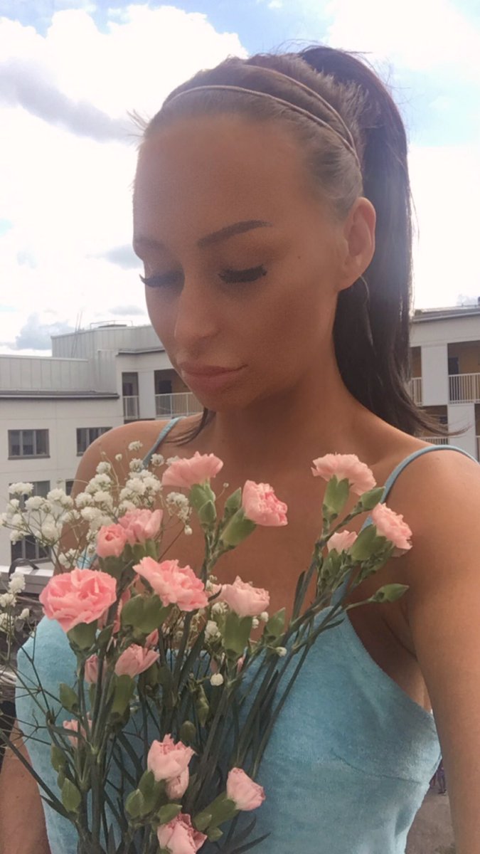 sindy_rella88's tweet photo. #selfie #SingleAndMingle #onlyfans #swedishgirl #GirlBoss #instagramdown #Stockholm #BabesNetwork #SWE #SugarBabies #SellingContent #bimboparadise1 #BABELICIOUS #stripper https://t.co/FZUkhLMfq8