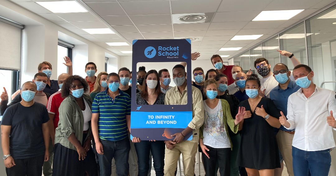 RocketLyon's tweet photo. Début juillet nouvelle rentrée ? 🤔 
Ouiii c'est le début d'une nouvelle promo : Apollo 28. C'est parti pour nos apprentis #bizdev qui viennent d'intégrer notre formation #digitalbusinessdeveloper !! 🚀 https://t.co/IKdyJaA1Z3