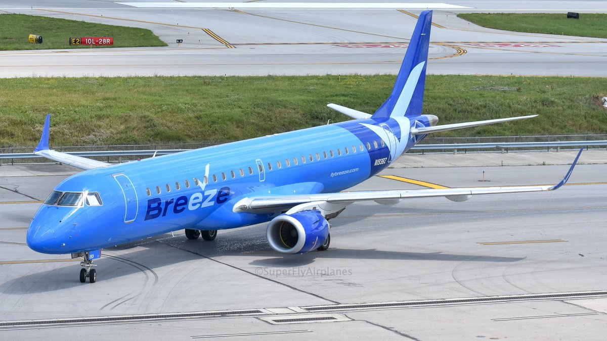 supflyairplanes's tweet photo. Welcome to @columbusairport @BreezeAirways #N193BZ #BreezeAirways #E195 #Embraer #FlyCMH #FlyBreeze #JungleJet  #Avgeek #Planespotting #NewAirline #WaterSalute #AirportViews #Aviation #Airplanes #KCMH #AirplanePhotos #ColumbusSpotters https://t.co/EJecZrH17W