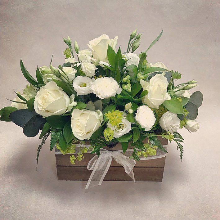 blossomflorists's tweet photo. Great as a table arrangement or on a mantelpiece #flowers #tablearrangement #florist #essexflorist #essexflowers https://t.co/JK6MKT0n9B