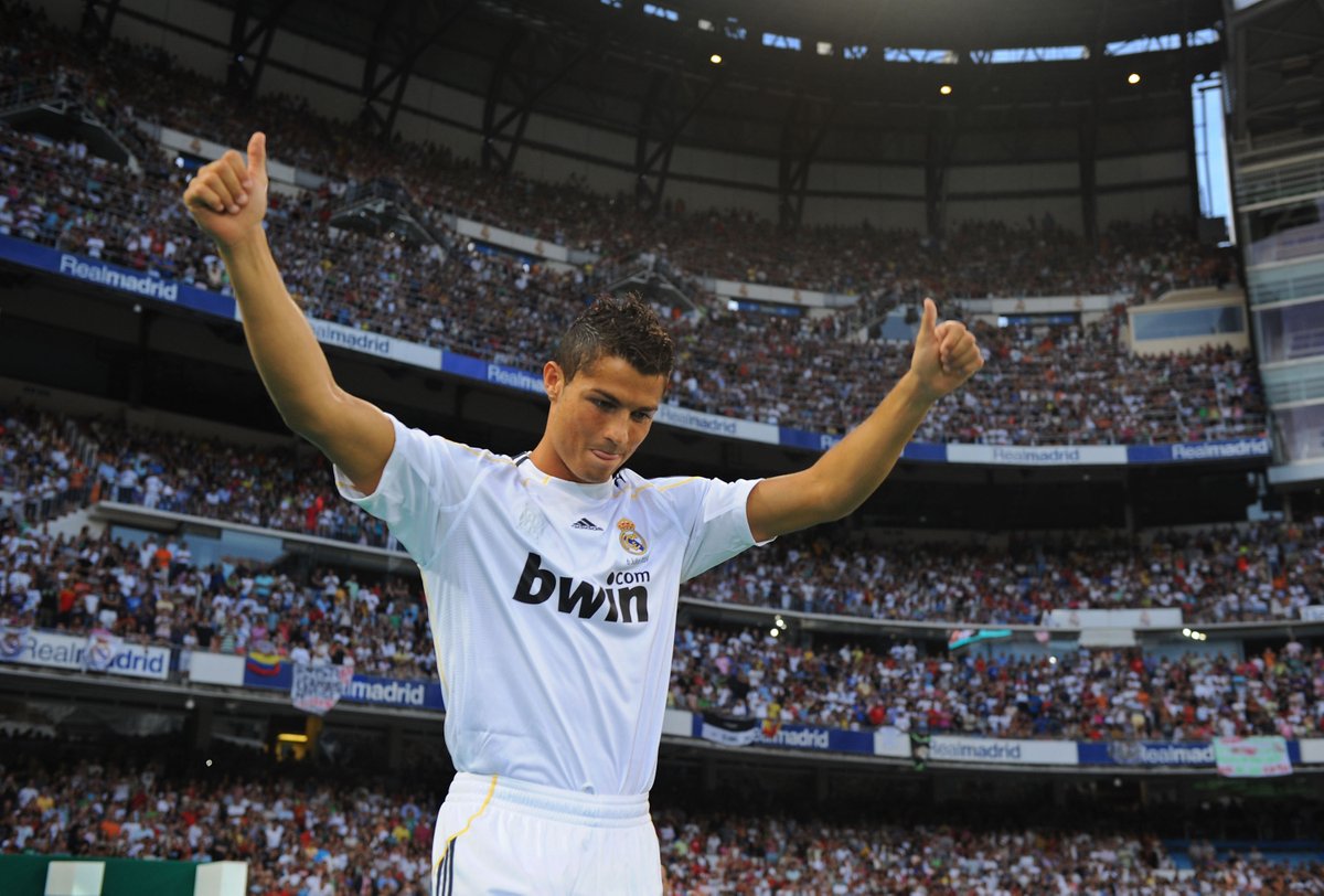 FIFAcom's tweet photo. 🗣️ "This is spectacular," said an emotional @Cristiano. 

⚪️ A staggering 80,000 fans saw his presentation as a @realmadrid player #OnThisDay in 2009, surpassing the 75,000 who welcomed Diego Maradona to Napoli 🏟️

⚽️ Cristiano went on to score 450 goals in 438 games for Real 🤯 https://t.co/aEwXmFTyNB