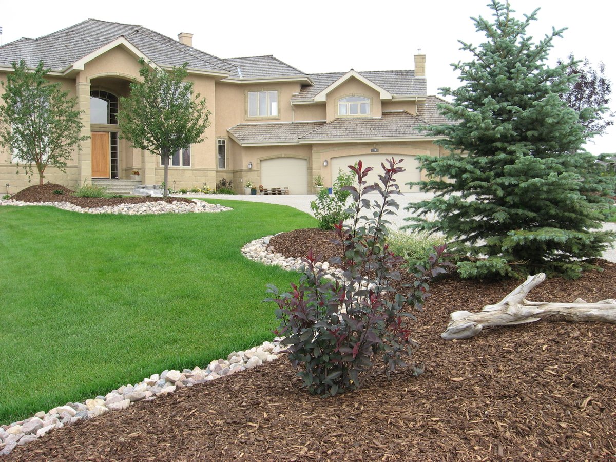 TopSpray's tweet image. Are you planning on selling your home? Create a "wow" factor by adding mulch to your landscaping.  Curb appeal can increase a house's value by 7%, or $24,500 on a $350,000 house and has the added benefit of a faster sale. #topspray #mulch