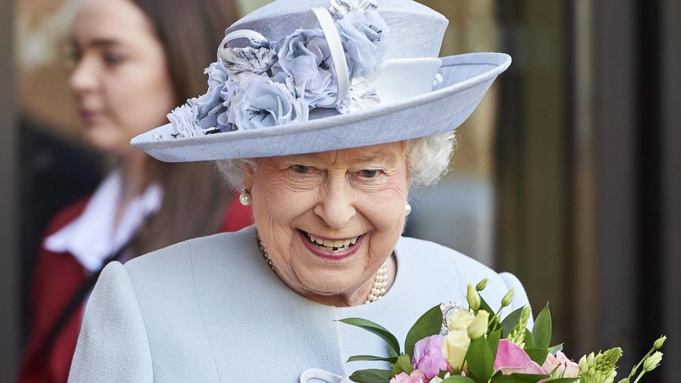 Queen Elizabeth II 👑

The epitome of elegance &amp; all that is British.

Completely deserving of admiration &amp; respect in her role as Monarch of the UK.

What a lovely lady 😃❤️🇬🇧

#GSTQ <a href="/RoyalFamily/">The Royal Family</a>