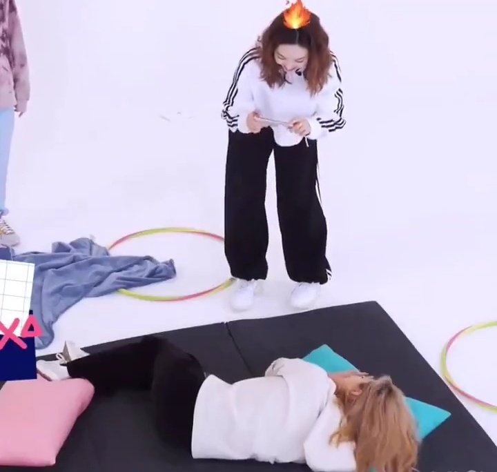 INYLQS's tweet photo. nayeon's passion in taking jihyo's pictures >>> https://t.co/Kt6mwb6iby