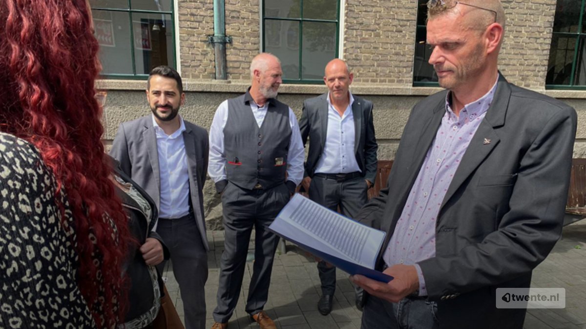 Binnenstadbewoners in Enschede zijn straatterreur zat en vragen raadsleden om actie

bit.ly/3qRDlrF

#Enschede #Gemeente #Onveilig