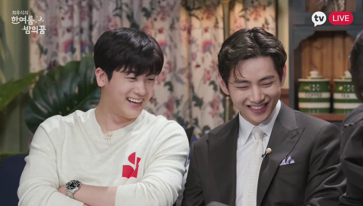 NiceEuNicinha's tweet photo. Tô tão feliz que eles se reunirão de novo 🤧 só assim pra Park Hyun Sik e Park Seojoon aparece, tô morrendo de amores pelos bochechões do Hyun-sik 😍😍 e Tae todo pitico https://t.co/QaXuXG1F1s