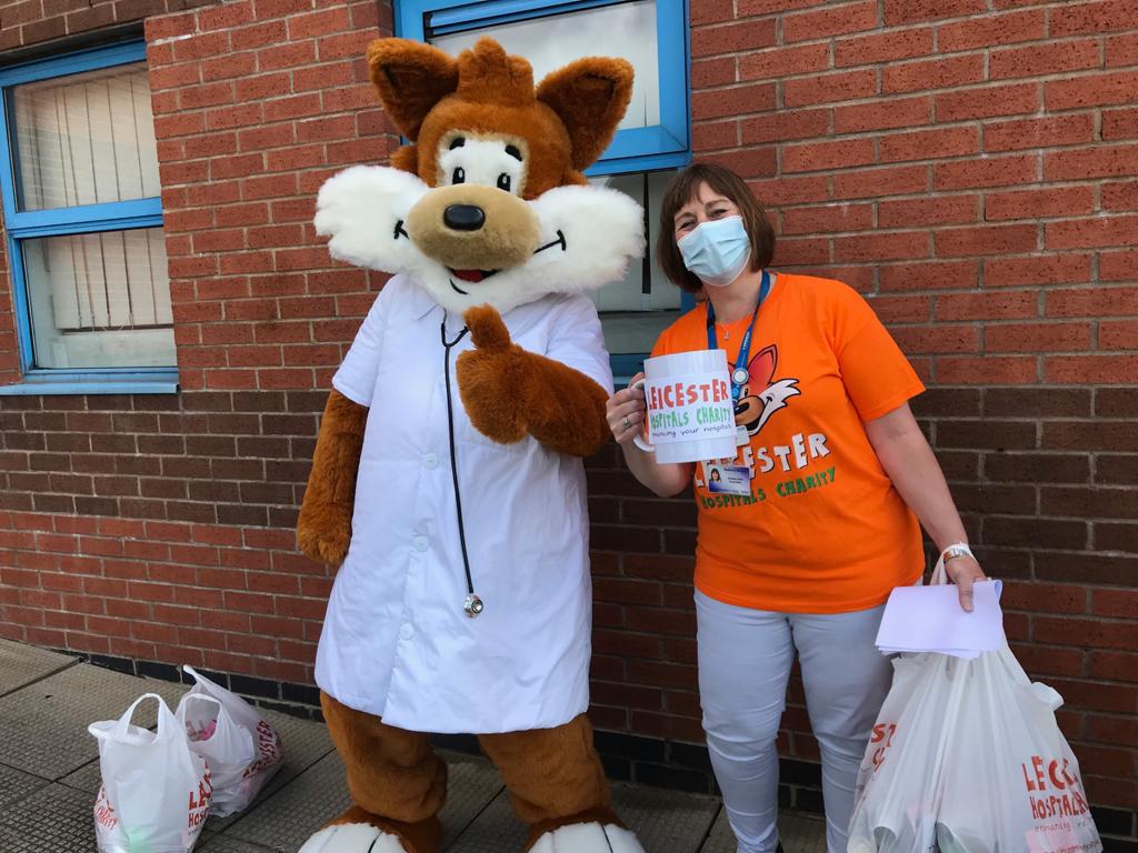 DrFoxLHC's tweet image. Huge thanks to @UHLRebeccaCOO for joining us this morning to help deliver goodie bags and Golden Tickets to the wards at @Leic_hospital General Hospital! #NHSthankyou #NHSbirthday