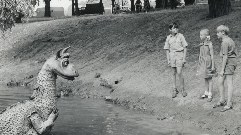 TalkingPicsTV's tweet photo. Hatched from an Egg! 6:35pm THE MONSTER OF HIGHGATE PONDS (1961) #RachelClay #MichaelWade https://t.co/nuFwvPbJ7l