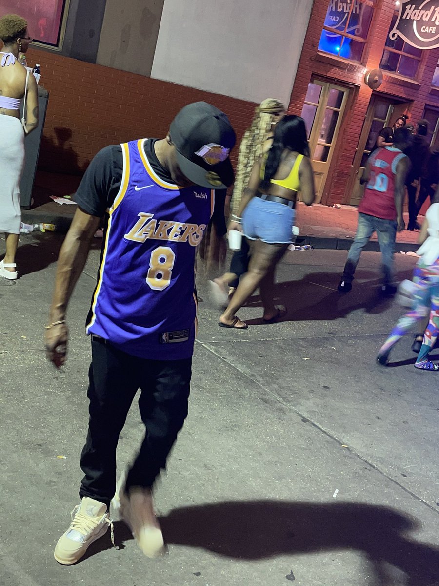 TunesYung's tweet photo. Bourbon st make her forget her flaws🥶 https://t.co/1OKdS2VQ45