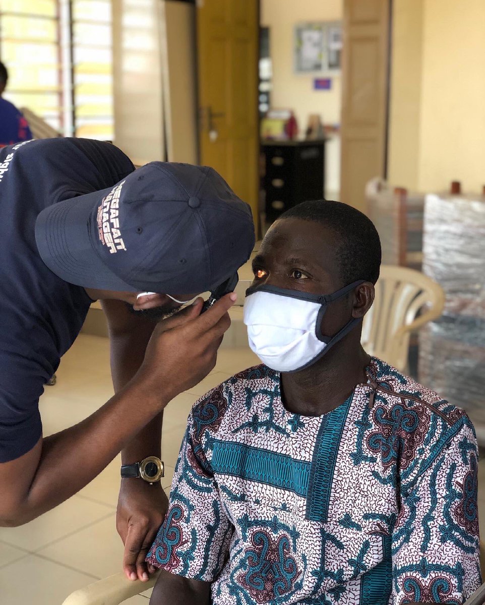 Jambie_the_KTN's tweet photo. We @iVisionCenter were at Kaneshie West-1 Cluster of Schools to screen the teachers, educationists and staff at the various community schools. Your community or school is next. #freescreening #volunteering #optomlife #community #education https://t.co/pamfEJxhPv
