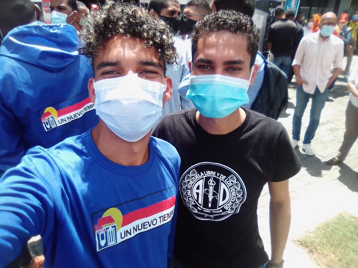 soyleninc's tweet photo. Las personas LGBTIQ debemos romper las ataduras que nos niegan derechos, que niegan nuestra existencia. 

Hoy firmes  para participar en el Congreso Regional #5JulEnCongresosPorVzla en Unidad.

#SomosUNT #OrgulloSiempre https://t.co/A0HzmFftdi