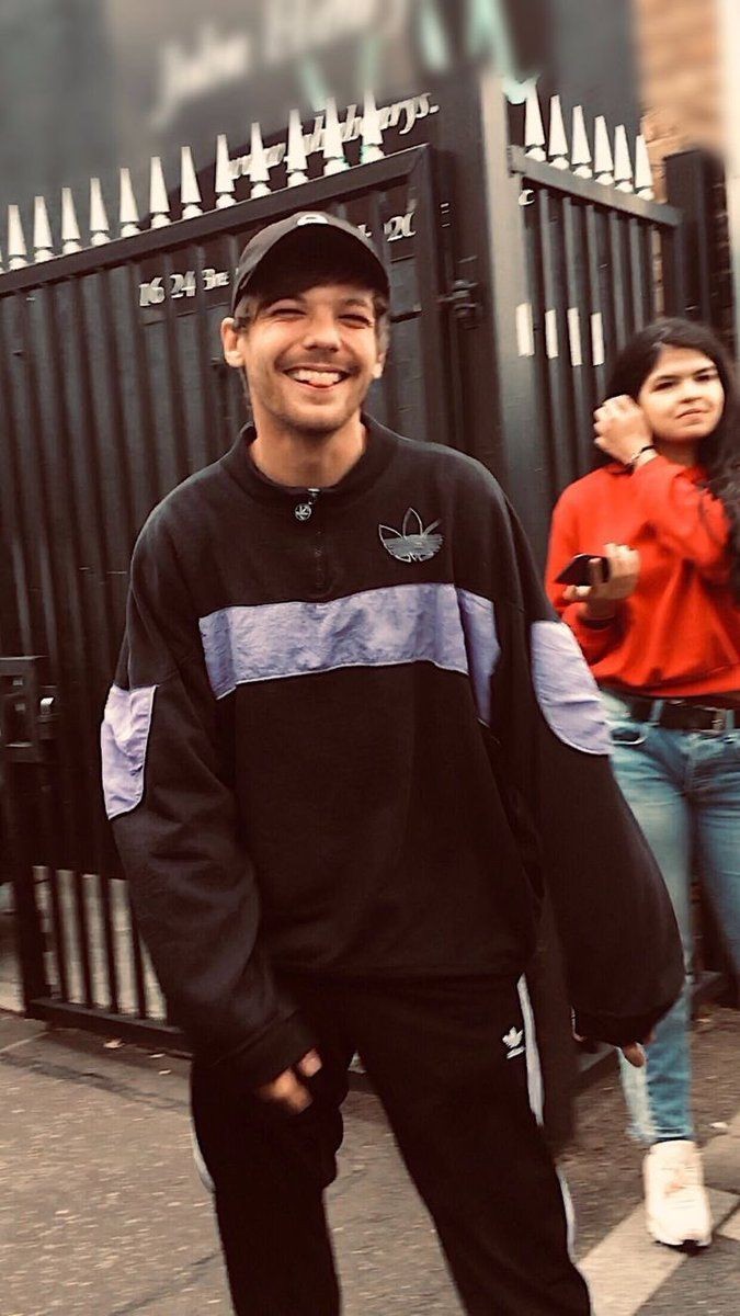 JuanGabrielreal's tweet photo. Louies sabemos el esfuerzo que hicimos y claro que valió la pena no se logró, pues bueno para la próxima sí estoy orgullosa de todo el fandom y quiero agradecer a todos los fandoms que colaboraron muchas gracias<3 #ProundOfLouis https://t.co/77bvg7oVNT