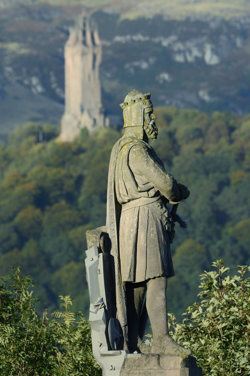 CharlesMcGuiga2's tweet image. King Robert the Bruce and the Wallace Monument in the distance, taken from the esplanade at Stirling Castle. @VisitScotland @stirlingcastle @TheWallaceMon @welovehistory @BeingScots @ScotsMagazine @Scottish_Banner @StormHour @BBCpictures @StirlingAWS