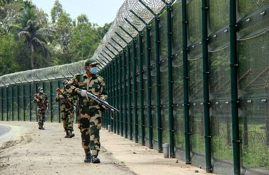 InaDefence's tweet photo. Border patrolling by BSF 🔥⚔️
🇮🇳🇮🇳🇮🇳
. . .
#paramilitary #indianparamilitaryforces #paramilitaryforces #capf #centralarmedpoliceforces #centralarmedpoliceforce #cisf #crpf #bsf #itbp #ssb #nsg #assamrifles #ndrf #bharatkeveer #raf #cobra #police #army #navy #airforce #coastguard https://t.co/uWygLx2IX9