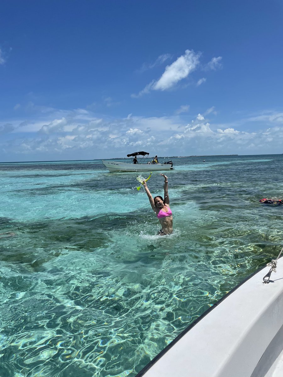 Devyn9556's tweet photo. Caye Caulker, Belize https://t.co/cxxMTvHVQu