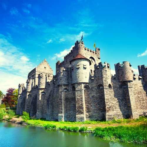 💜💛🇧🇪 Ghent, Belgio 🇧🇪📍
Gravensteen castle in Ghent, Flemish region of Belgium during daytime in summer view with river from the bridge #ghentbelgium #ghent #ghentcity #visitghen #Belgium