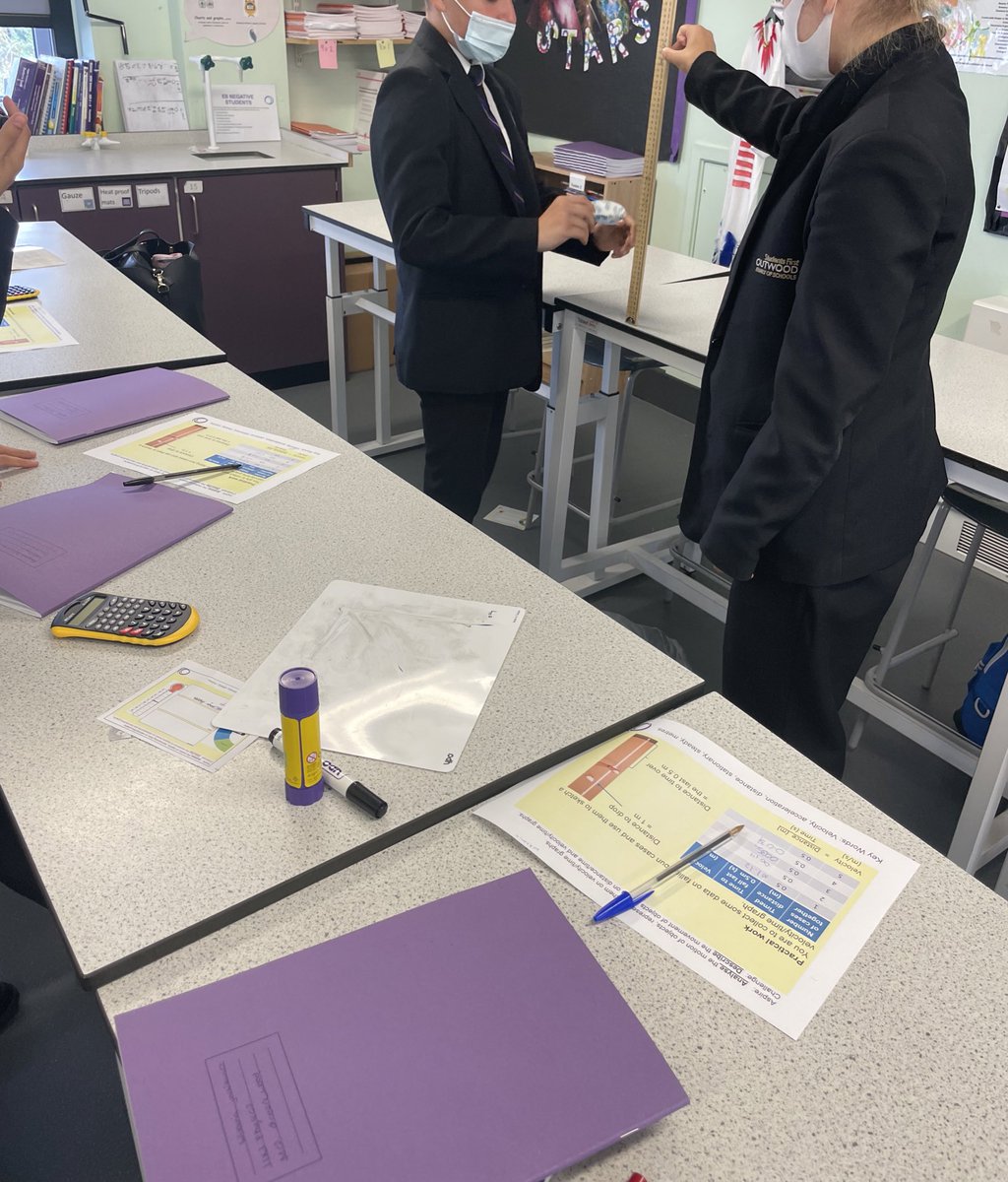 OutwoodFoxhills's tweet photo. Lots of Science practicals taking place today, it was so wonderful to see these in action. Students recorded and discussed their results linking with equations and reactions 🤩 #proud #successinScience #firstclass https://t.co/EdQXuMguOc
