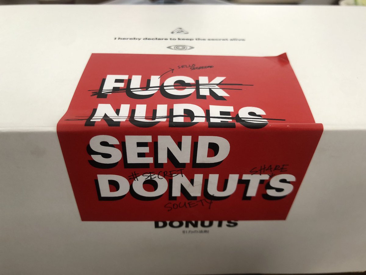 Not_mai_neim's tweet photo. Las nudes y el #pasteldechocolate, ya pasaron de moda #SendDonuts 🤤🤤🤤❤️❤️❤️ https://t.co/gnweLQnpYQ