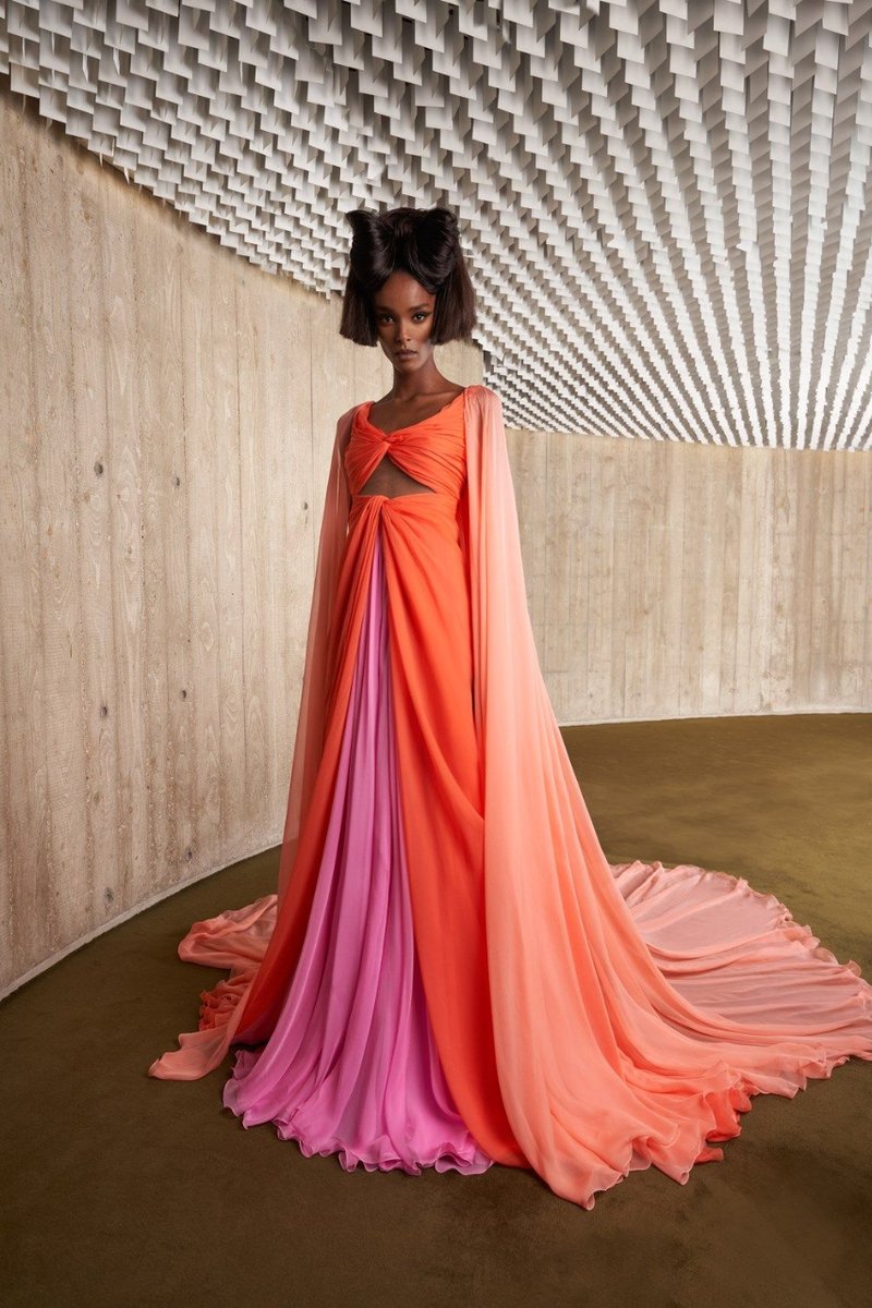 elle_es's tweet photo. {PASARELAS} La magia de la Alta Costura vuelve a inundar París gracias a los excesos de Giambattista Valli https://t.co/080lireRb5 https://t.co/ywE5ylNWAV