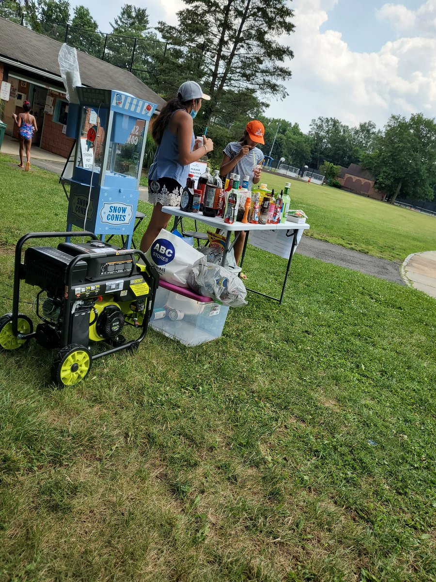MommyHelperShow's tweet photo. Make sure you visit @montclairsnowcones to find where to get Hawaiian Style Shaved ice. We even take credit cards.
Will be around town all summer.
#montclair #snowcones #shavedice #outdoor #FlavourFaceoff https://t.co/kJj2w60mb1